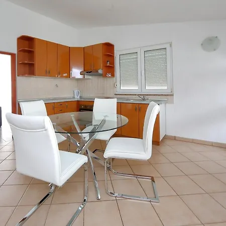 Apartament Pepi 3 *